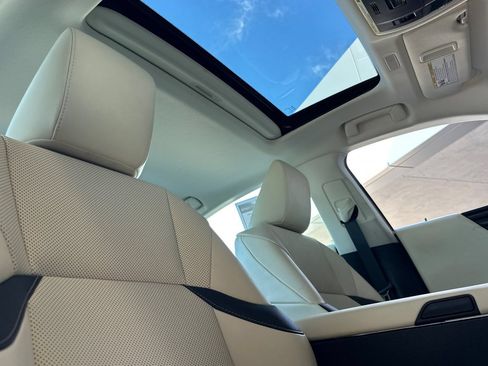 Used 2022 Lexus ES 300h w/ Premium Package FWD image 13
