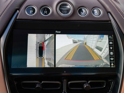 Used 2021 Aston Martin DBX image 19