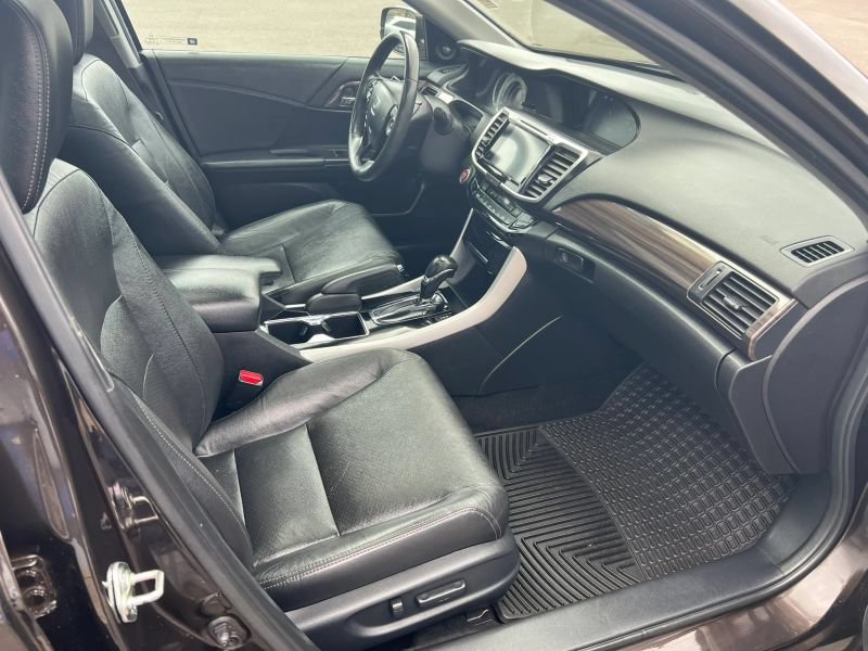 Used 2017 Honda Accord EX-L image 7