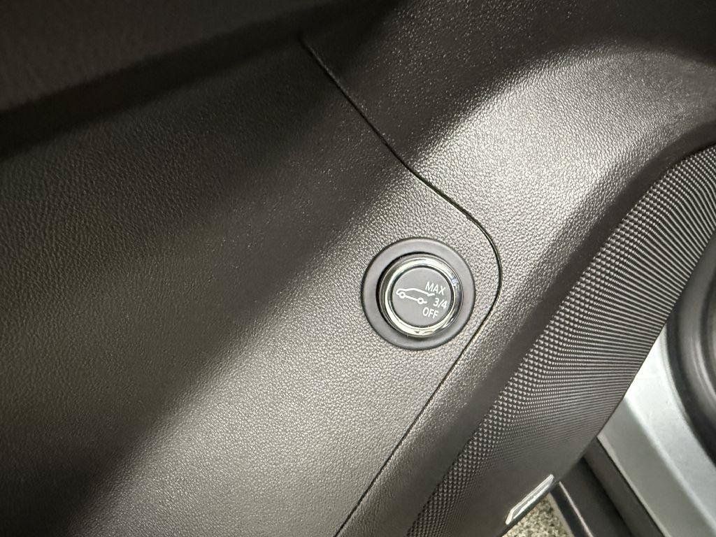 Used 2023 GMC Acadia Denali w/ Denali Ultimate Package AWD/4WD image 27
