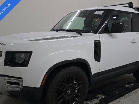 Used 2023 Land Rover Defender 90 SE image 2