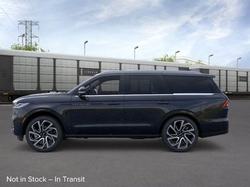 New 2026 Lincoln Navigator Black Label AWD/4WD image 4