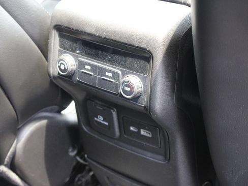 Used 2021 GMC Acadia SLT w/ Elevation Edition FWD image 28