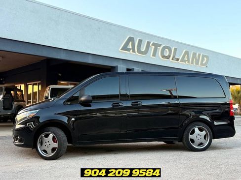Used 2018 Mercedes-Benz Metris Passenger image 4