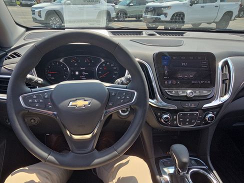 Used 2023 Chevrolet Equinox Premier AWD/4WD image 14