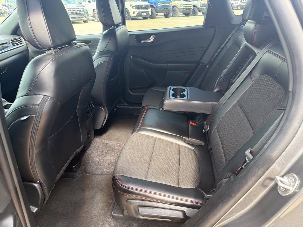 Used 2025 Ford Escape ST-Line Select AWD/4WD image 29