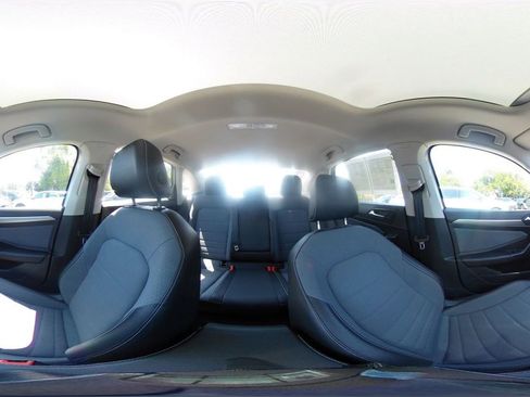 Used 2025 Volkswagen Jetta SE FWD image 44