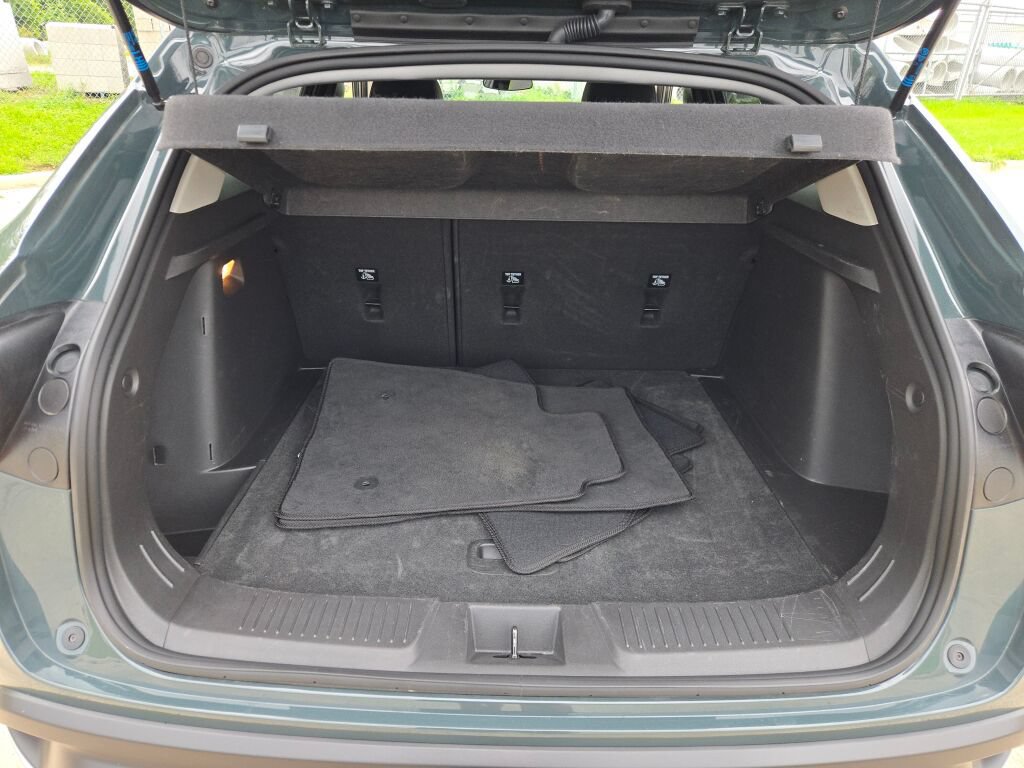 Used 2025 Chevrolet Trax LT FWD image 20