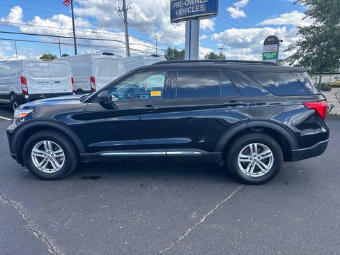 Used 2022 Ford Explorer XLT w/ Equipment Group 202A AWD/4WD image 8