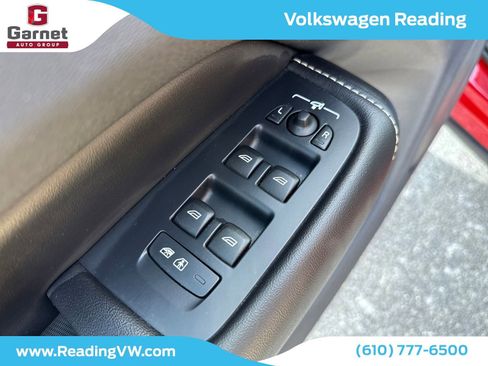 Used 2018 Volvo XC60 T5 R-Design w/ Convenience Package image 12
