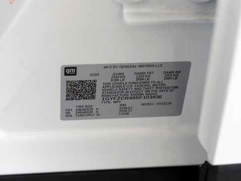Used 2025 Cadillac XT4 Premium Luxury w/ Technology Package FWD image 30
