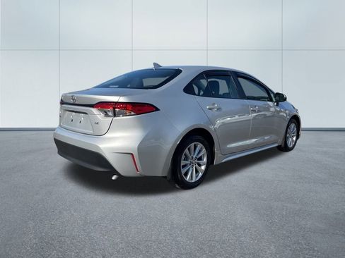 Used 2025 Toyota Corolla LE image 5