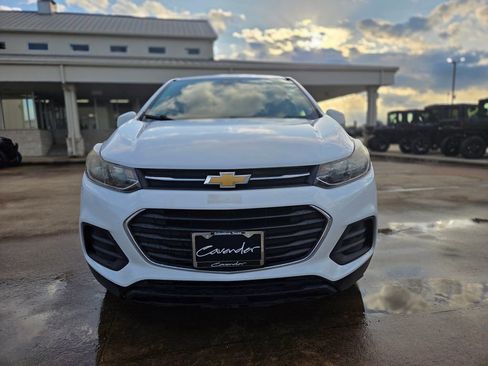 Used 2017 Chevrolet Trax LS w/ Fleet Convenience Package FWD image 2
