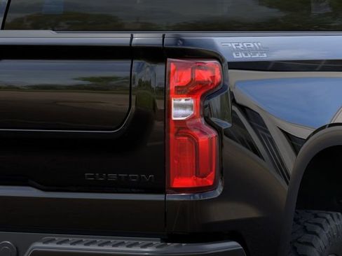 New 2026 Chevrolet Silverado 1500 Custom Trail Boss w/ Midnight Edition AWD/4WD image 11