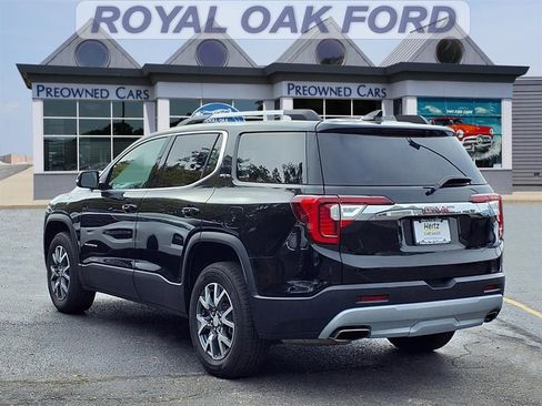 Used 2023 GMC Acadia SLT image 2