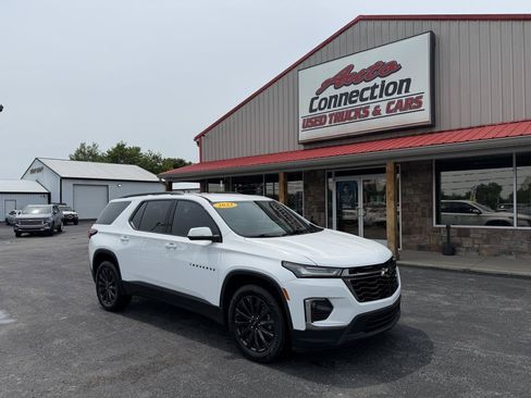 Used 2023 Chevrolet Traverse RS FWD image 1