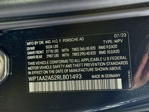 Used 2024 Porsche Macan image 40