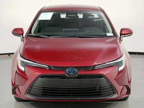 Used 2025 Toyota Corolla LE image 43