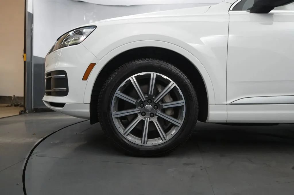 Used 2018 Audi Q7 3.0T Premium Plus w/ Premium Plus Package AWD/4WD image 11