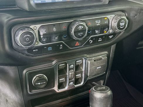 Used 2023 Jeep Wrangler Unlimited Sahara w/ Cold Weather Group AWD/4WD image 14