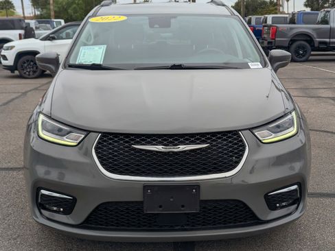Used 2022 Chrysler Pacifica Touring-L FWD image 6