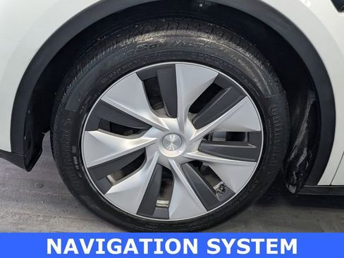 Used 2023 Tesla Model Y Long Range image 4