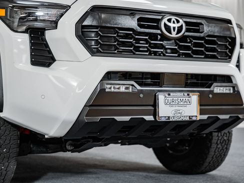 Used 2024 Toyota Tacoma TRD Off-Road image 10