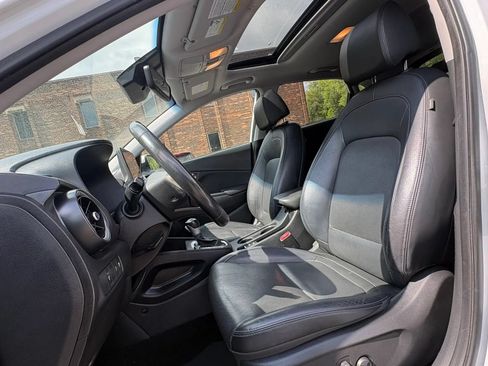 Used 2023 Hyundai Kona Limited AWD/4WD image 2
