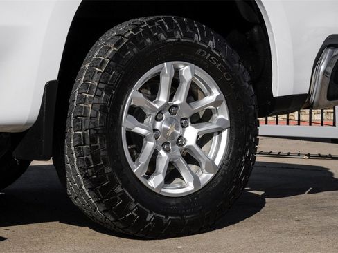 Used 2022 Chevrolet Silverado 1500 LT w/ Z71 Off-Road Package image 57