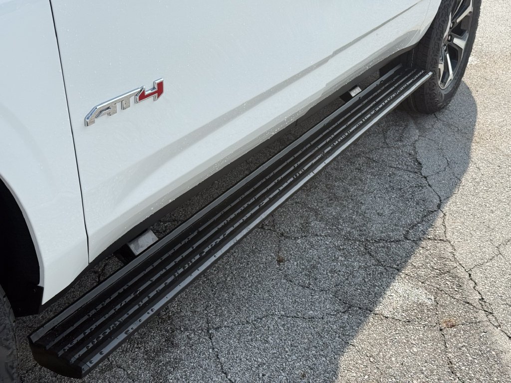 New 2026 GMC Yukon XL AT4 w/ AT4 Premium Plus Package AWD/4WD image 10