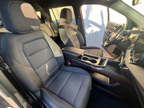 Used 2025 Chevrolet Equinox LT image 36