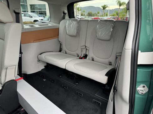 Used 2025 Volkswagen ID. Buzz 1st Edition image 36