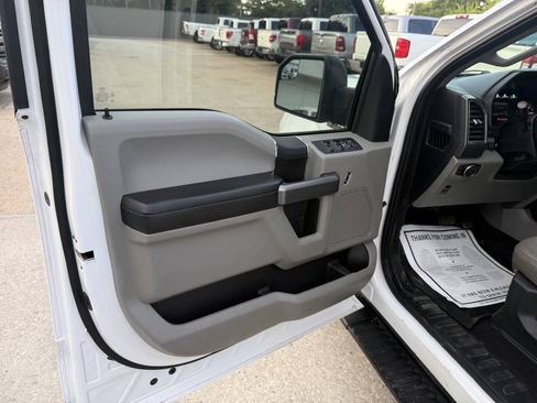 Used 2019 Ford F150 XLT w/ Trailer Tow Package RWD image 8