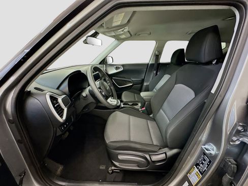 Used 2025 Kia Soul LX w/ LX Technology Package image 13