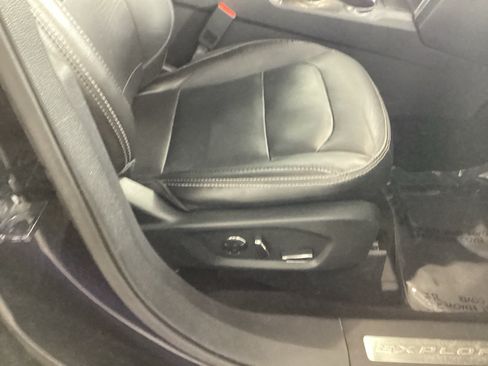 Used 2018 Ford Explorer Limited w/ Equipment Group 301A AWD/4WD image 9