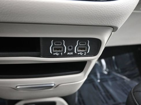 Used 2024 Chrysler Pacifica Touring-L FWD image 29