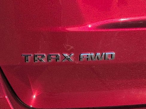 Used 2022 Chevrolet Trax LT w/ LT Convenience Package image 14