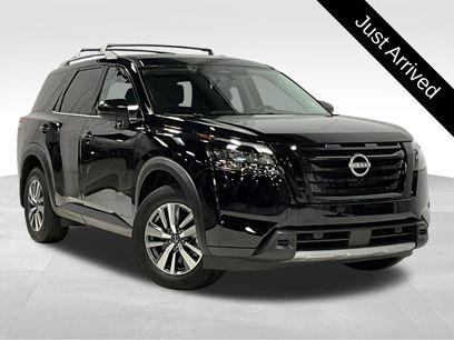 Used 2025 Nissan Pathfinder SL w/ Black Appearance Package