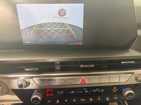 Certified 2024 Kia Telluride S w/ S Sunroof Package AWD/4WD image 4