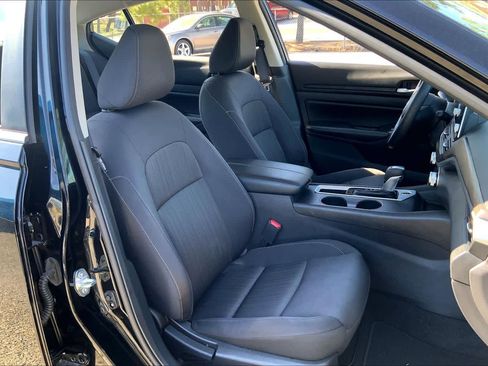 Used 2025 Nissan Altima 2.5 SV image 9