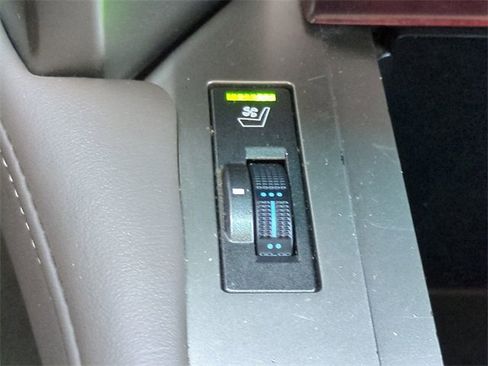 Used 2011 Lexus GX 460 image 28