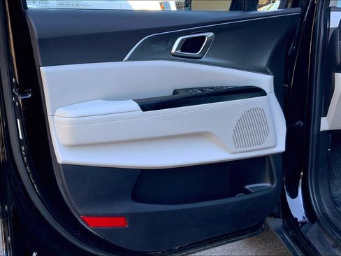 Used 2024 Kia Carnival LX image 24