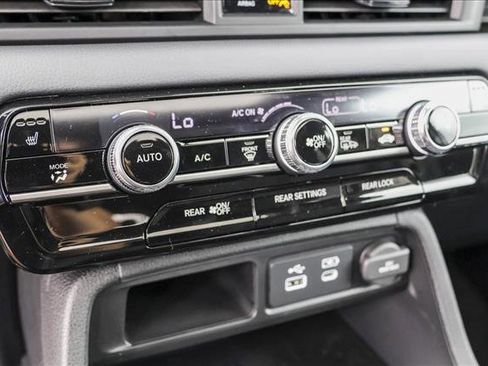 New 2025 Honda Pilot Touring image 19