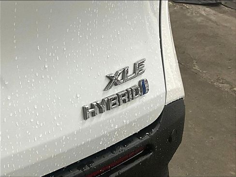 Used 2024 Toyota Sienna XLE FWD image 30