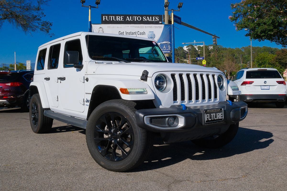 Used 2022 Jeep Wrangler Unlimited Sahara w/ Cold Weather Group AWD/4WD image 2