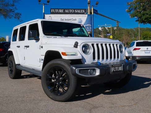 Used 2022 Jeep Wrangler Unlimited Sahara w/ Cold Weather Group AWD/4WD image 2