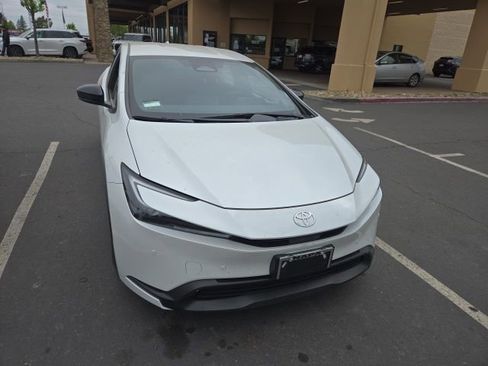 Used 2025 Toyota Prius LE FWD image 9