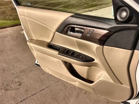 Certified 2017 Honda Accord EX-L image 30