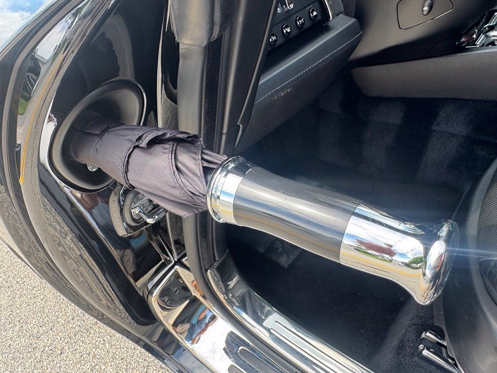 Used 2016 Rolls-Royce Wraith RWD image 17