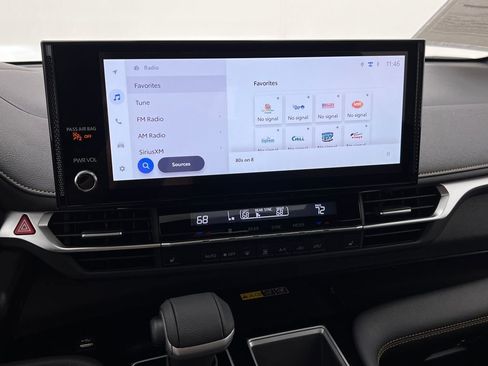 Used 2025 Toyota Sienna XLE Woodland Edition image 23